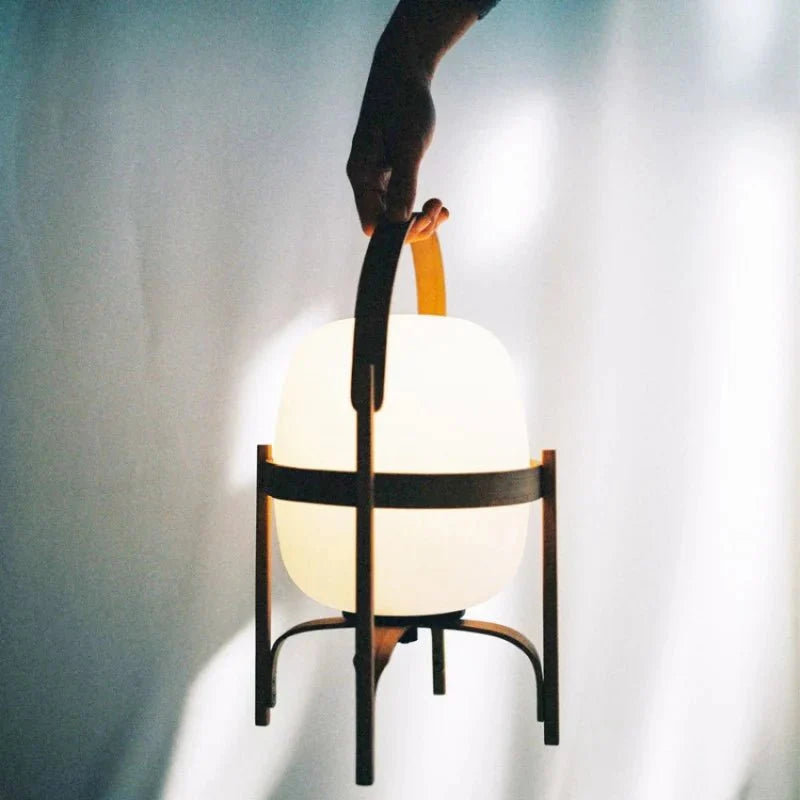 LichtKorb – Elegante Tischleuchte im Cesta-Stil