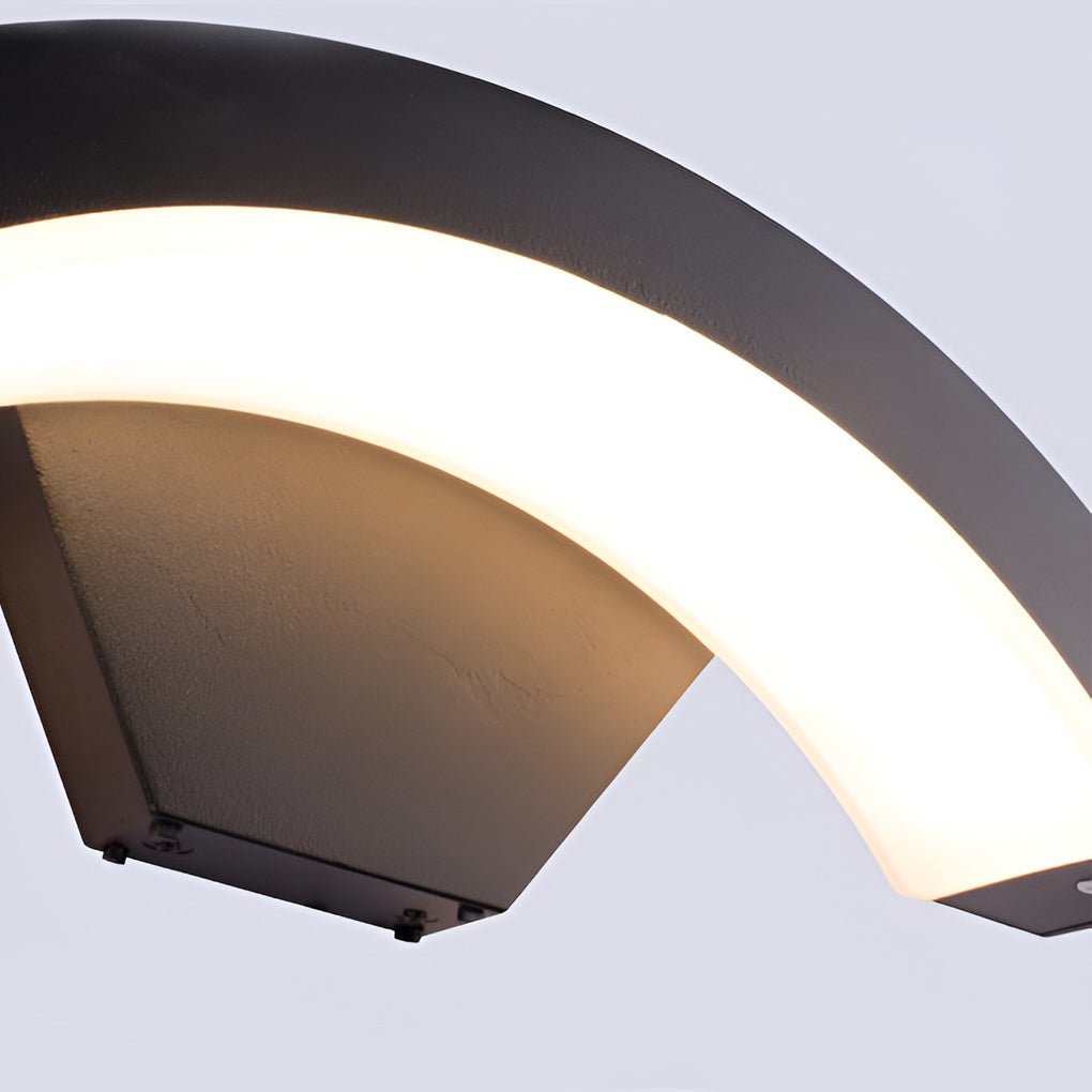 Akagi – Geschwungene LED-Außenlampe