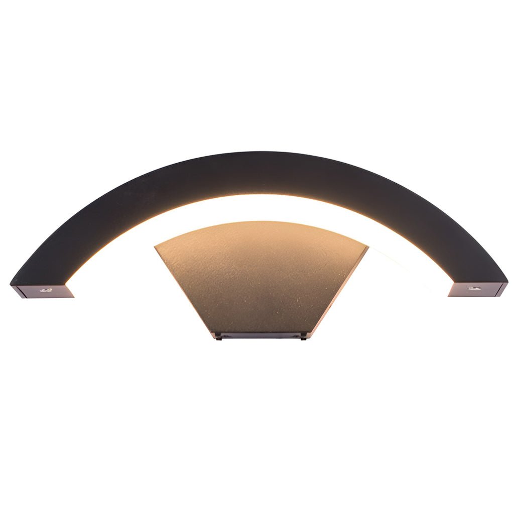 Akagi – Geschwungene LED-Außenlampe