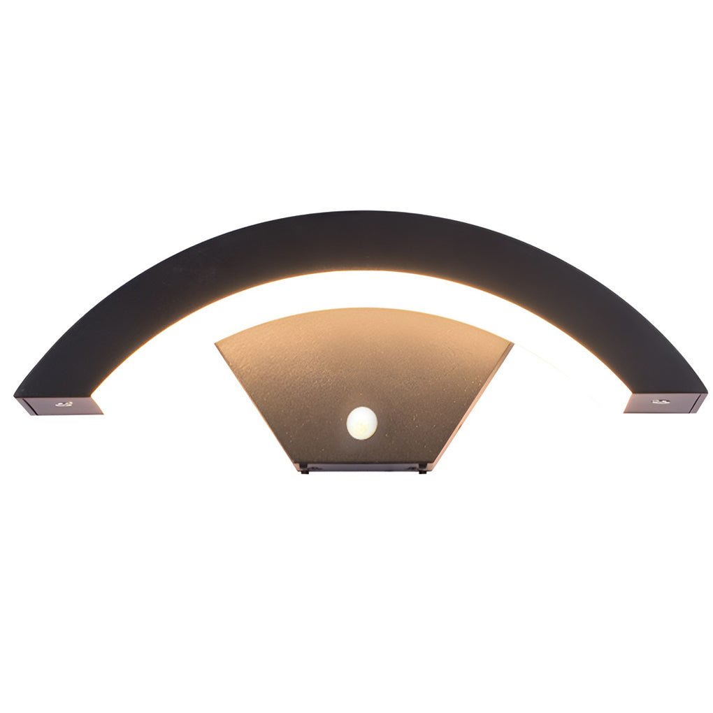 Akagi – Geschwungene LED-Außenlampe