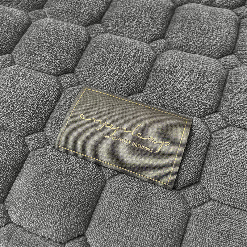 SoftGrid – Kuschelige Tagesdecke mit moderner Rautentextur