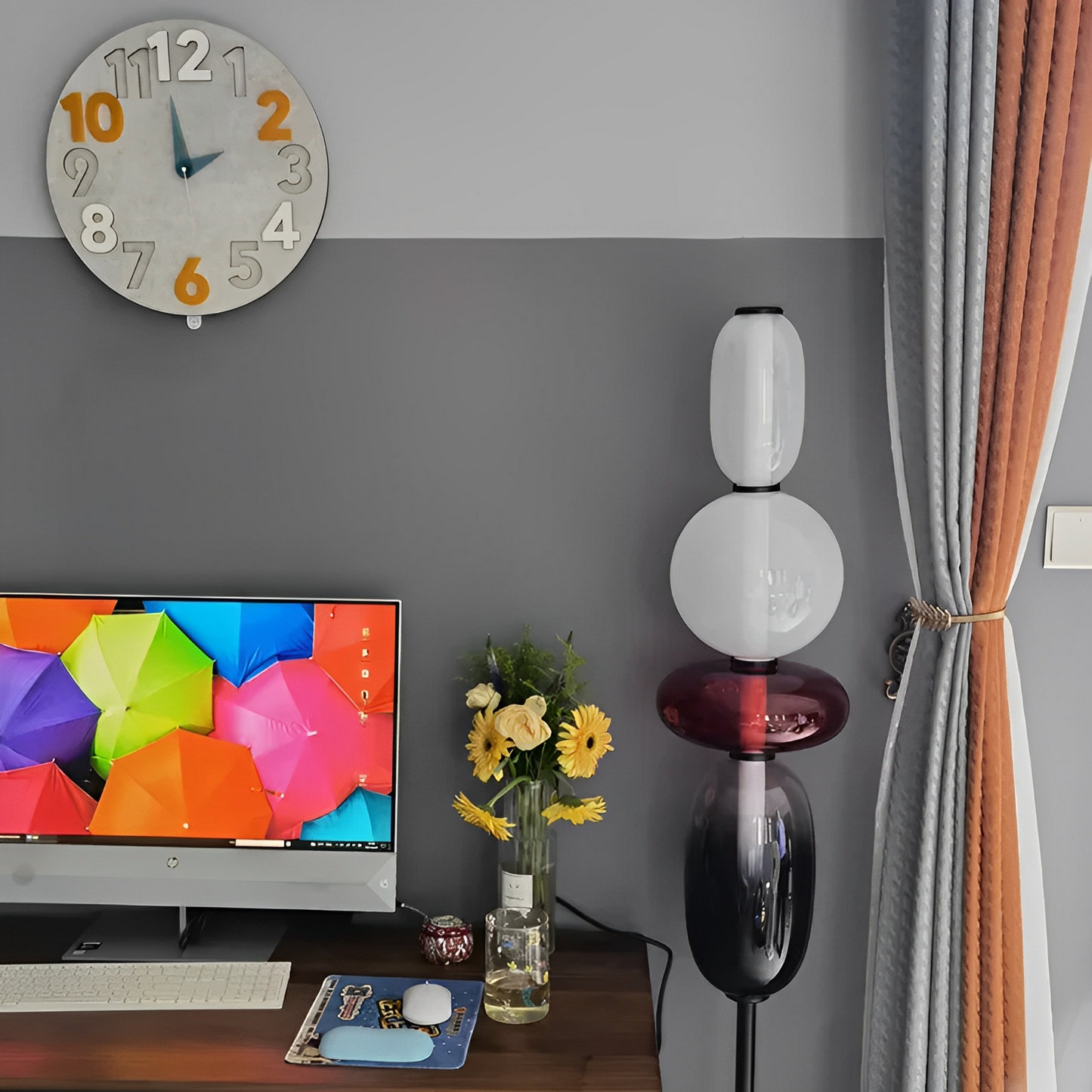 PrismGlow – Bunte Glas-Stehlampe mit beeindruckenden Lichteffekten