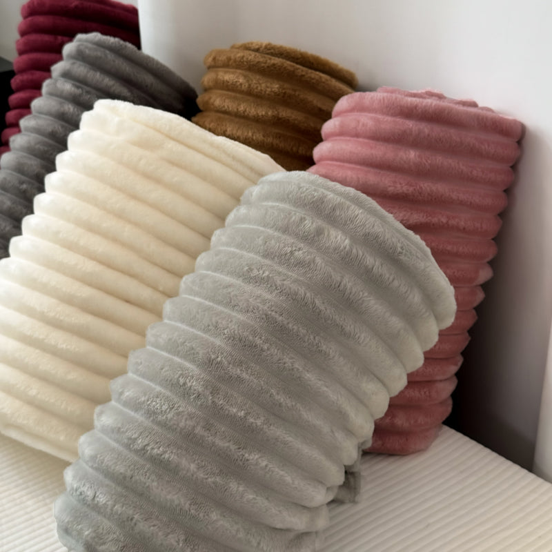 Schwere Samtdecke fürs Schlafsofa