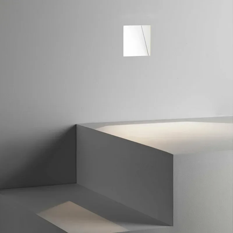 Gregor – Schlichte Treppen Kick Lampe