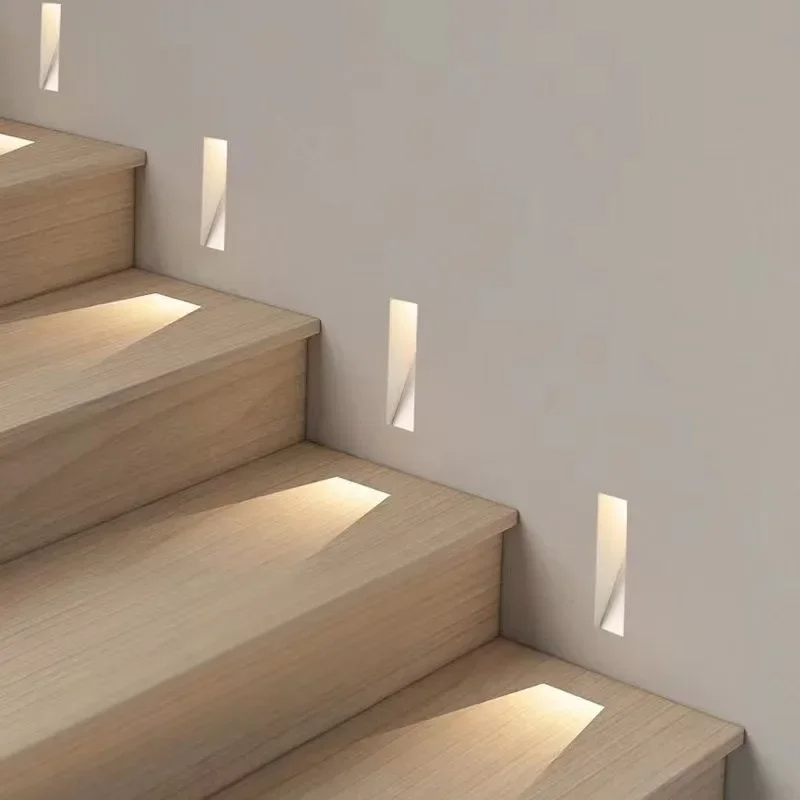 Gregor – Schlichte Treppen Kick Lampe