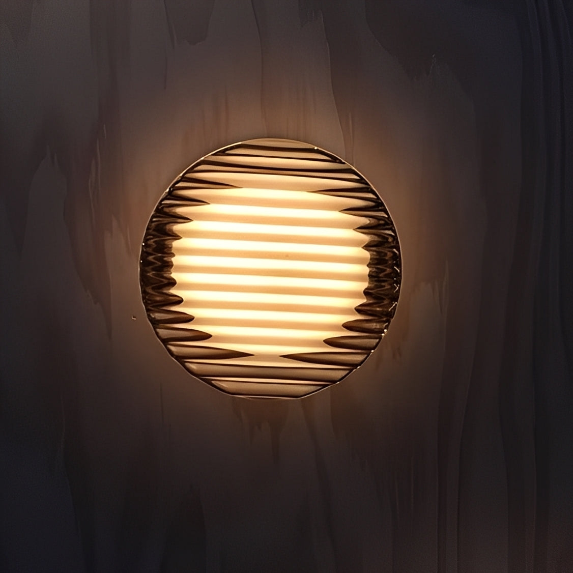 Kira – Skandinavische Wandlampe mit Wellenmuster