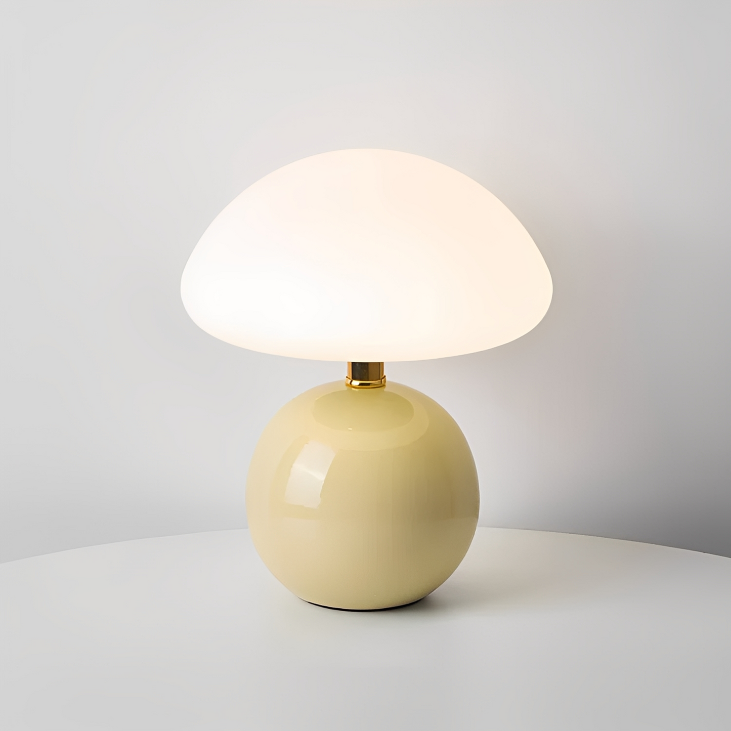 Nelly – Moderne Pilz-Tischleuchte im Frost-Design