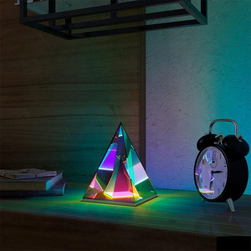 InfinityGlow – LED-Tischlampe mit endlosem 3D-Spiegeleffekt im Würfel-Design