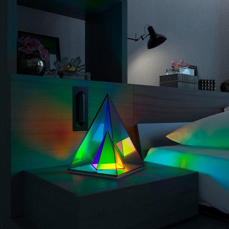 InfinityGlow – LED-Tischlampe mit endlosem 3D-Spiegeleffekt im Würfel-Design