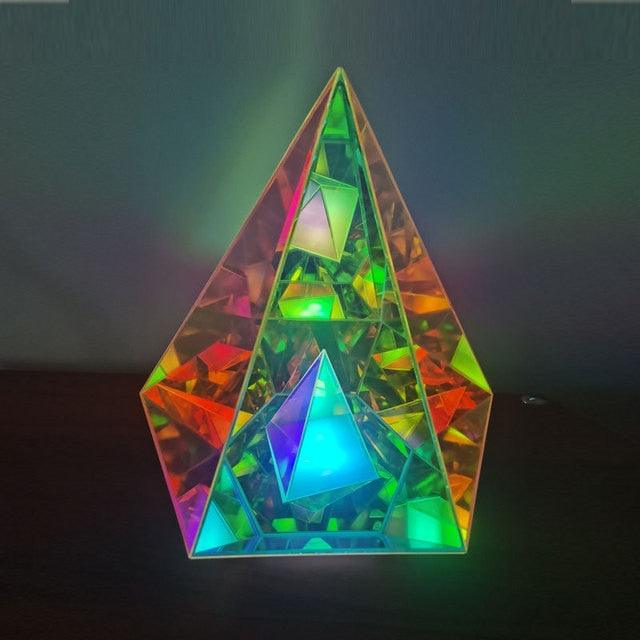 InfinityGlow – LED-Tischlampe mit endlosem 3D-Spiegeleffekt im Würfel-Design