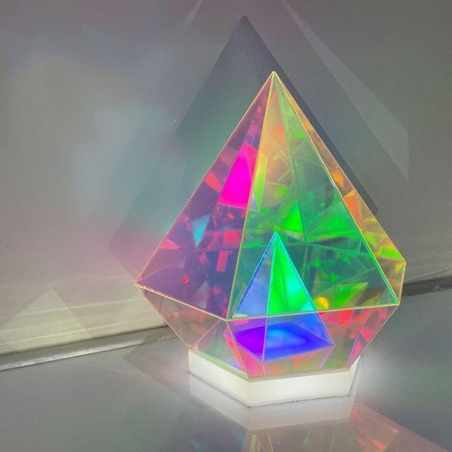 InfinityGlow – LED-Tischlampe mit endlosem 3D-Spiegeleffekt im Würfel-Design