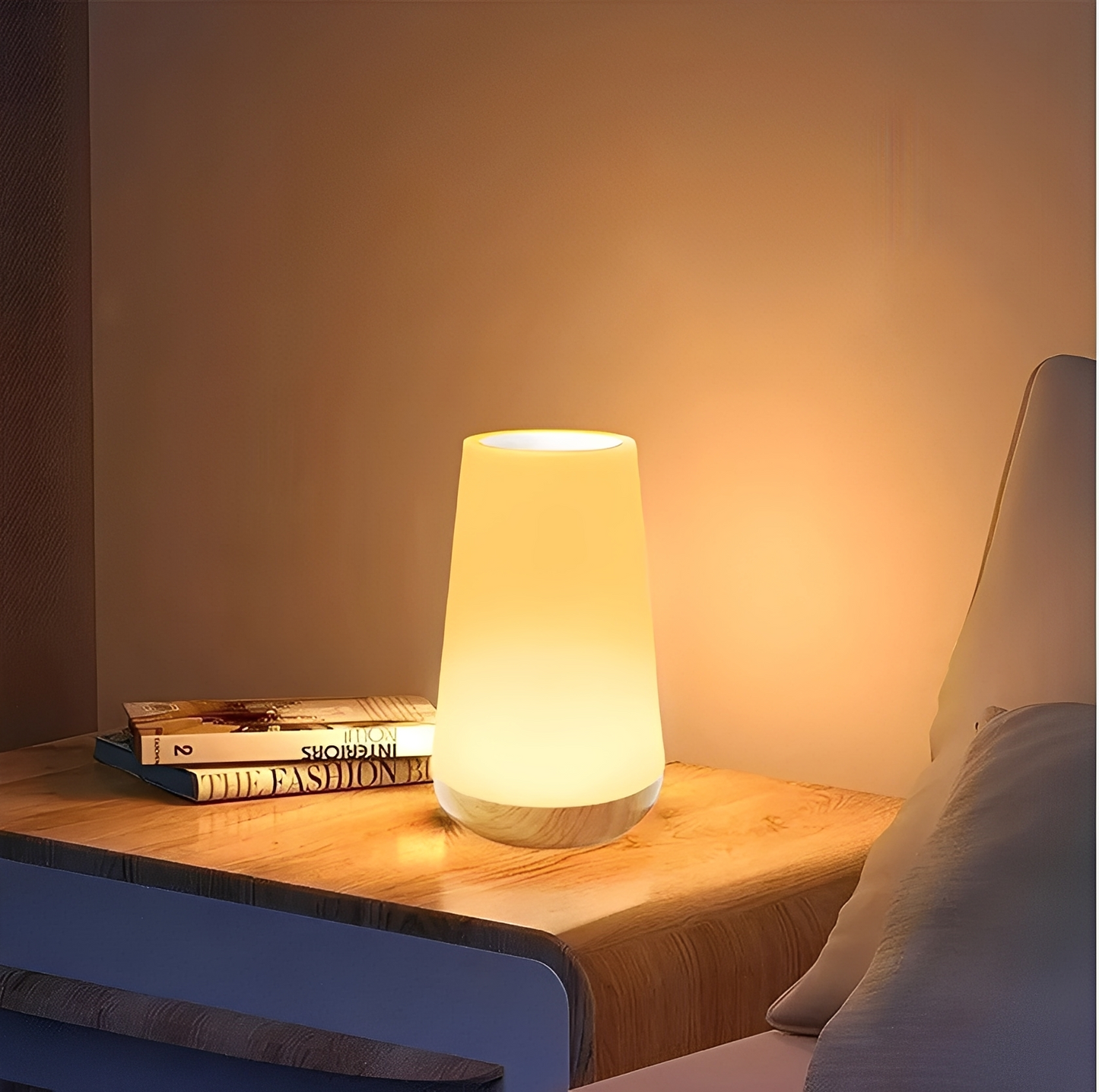 Nami – Tischlampe im Holzoptik-Design