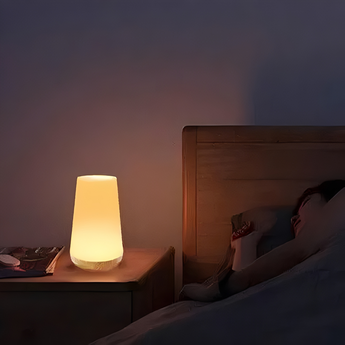 Nami – Tischlampe im Holzoptik-Design