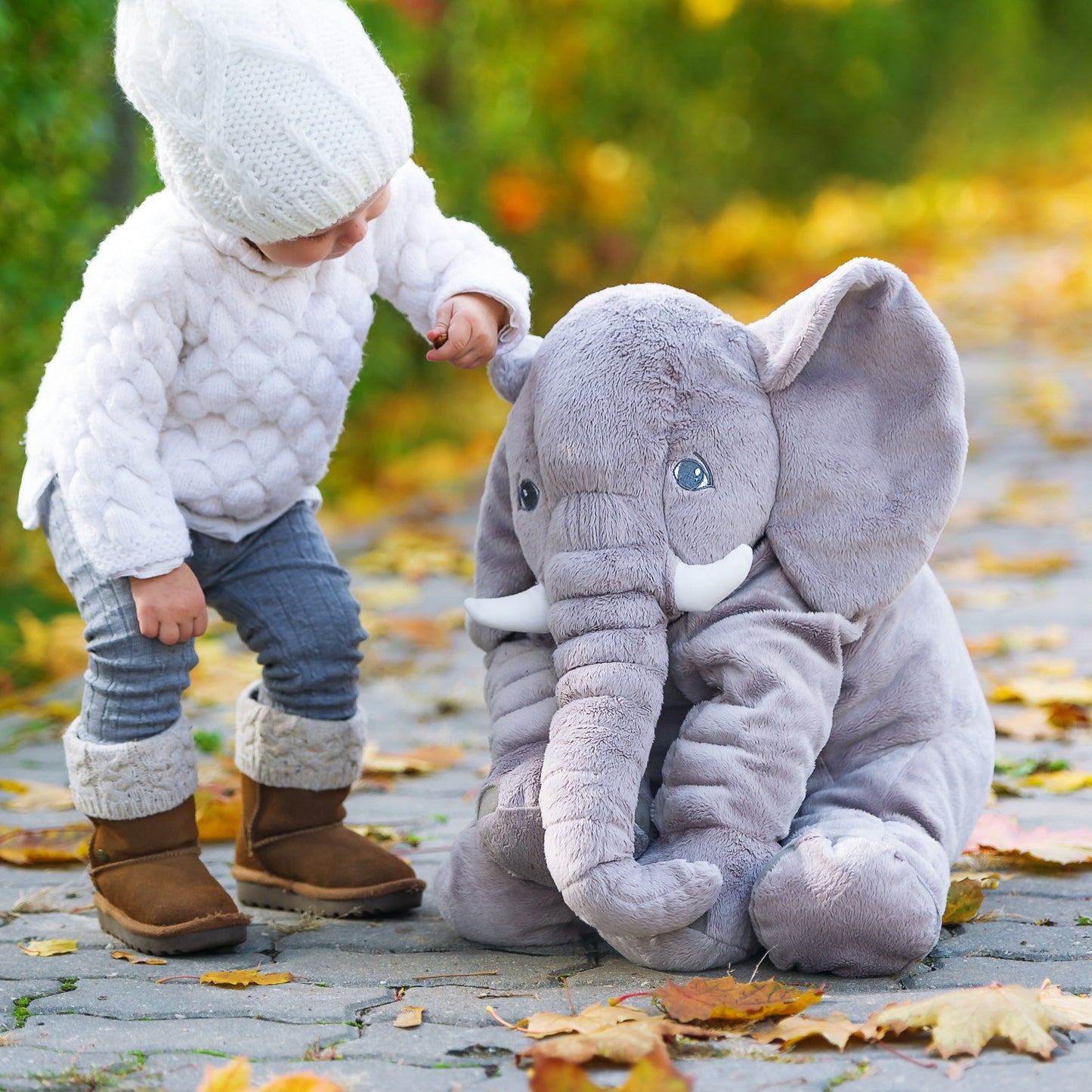 EleSnug – Niedliches Kuschelkissen in Baby-Elefantenform