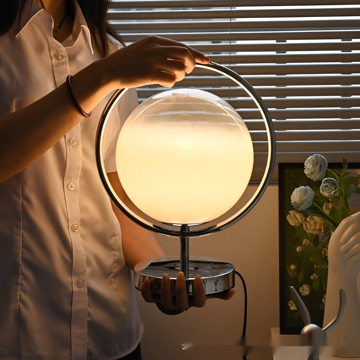 Maila – Glas-Tischlampe im modernen Look