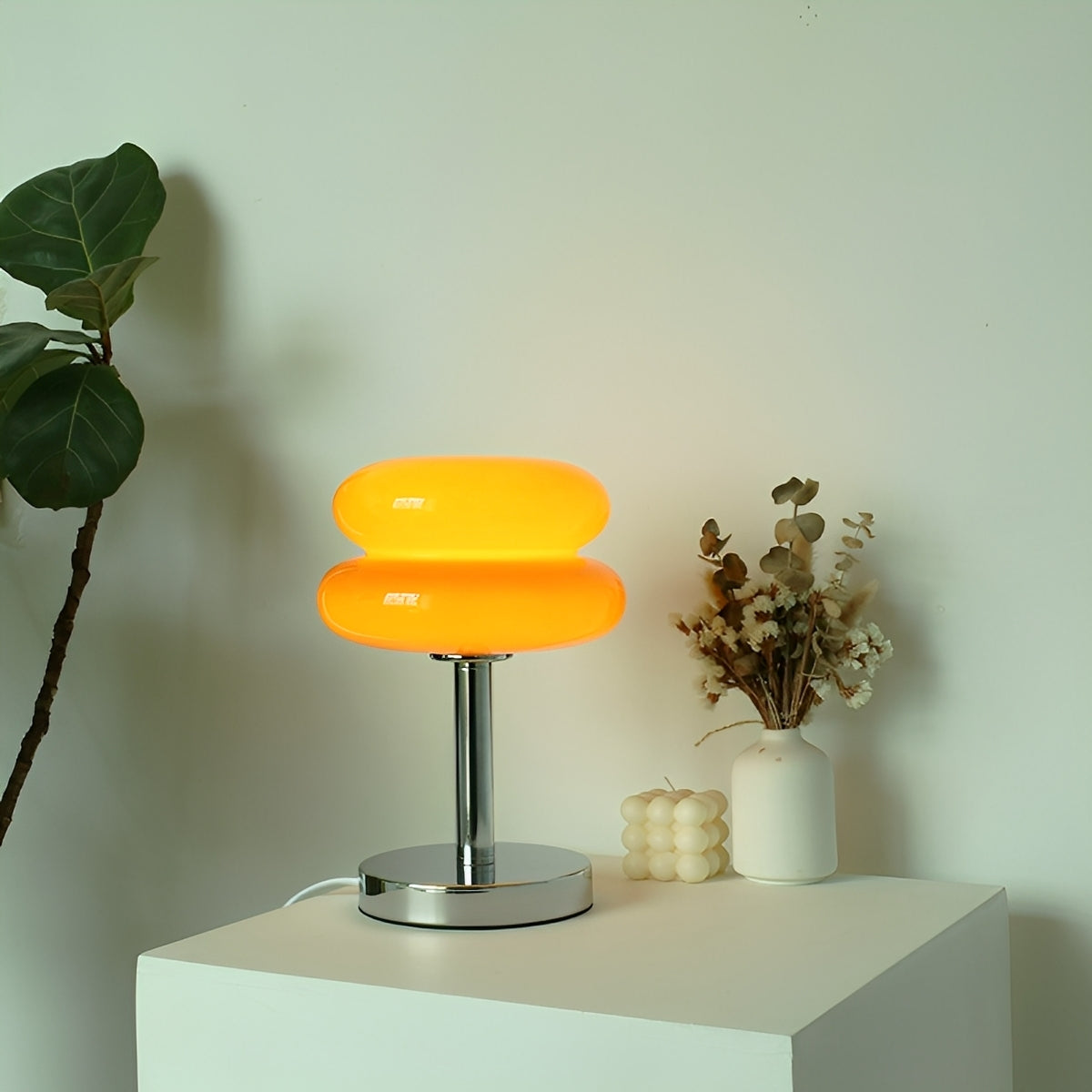 Eleni – Cremefarbene Glaslampe im Retro-Design