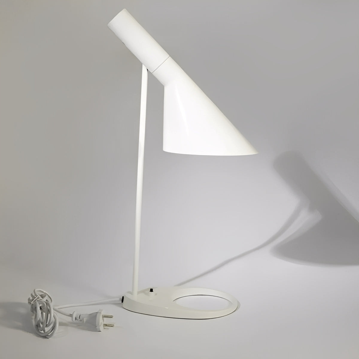 Elvara – Einfache nordische LED-Tischleuchte
