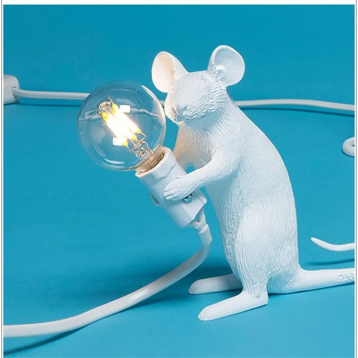 Nilla – Kleine kreative Mauslampe aus Kunstharz im nordischen Design