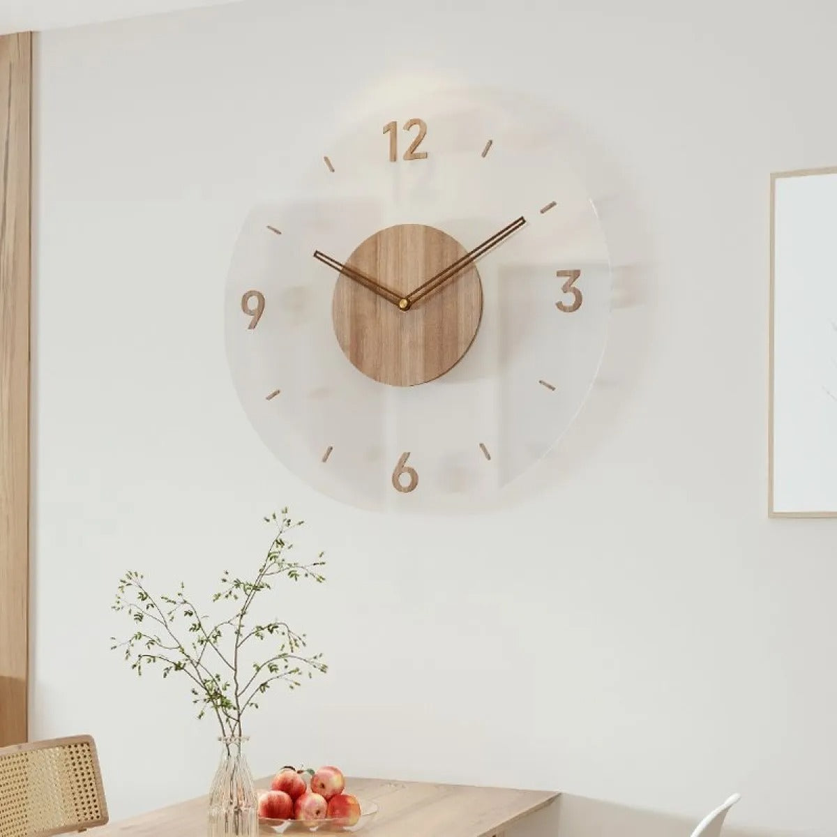 Norda – Einfach gestaltete Wanduhr aus echtem Holz im nordischen Stil