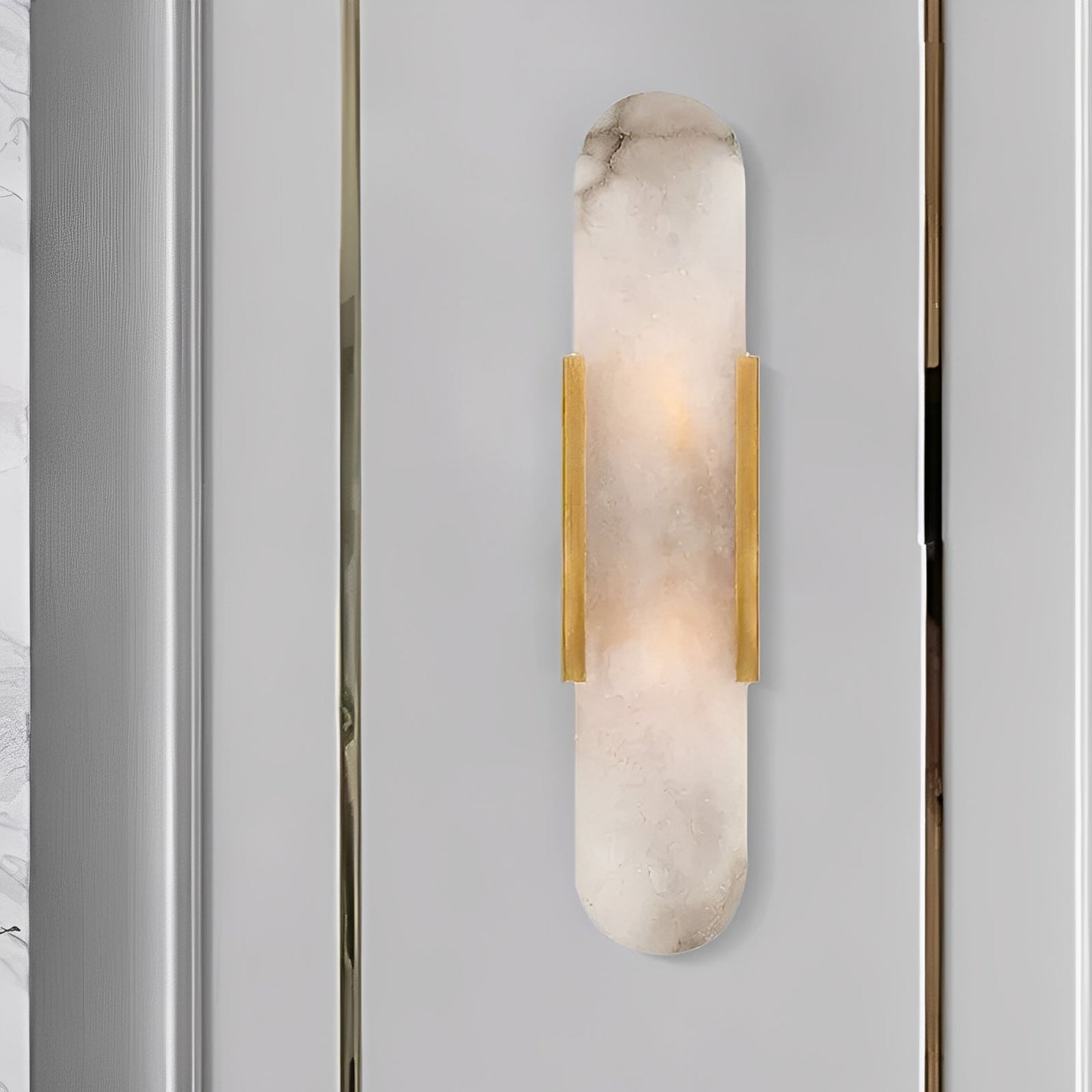 Maris – Zeitgemäße Wandlampe aus Naturmarmor