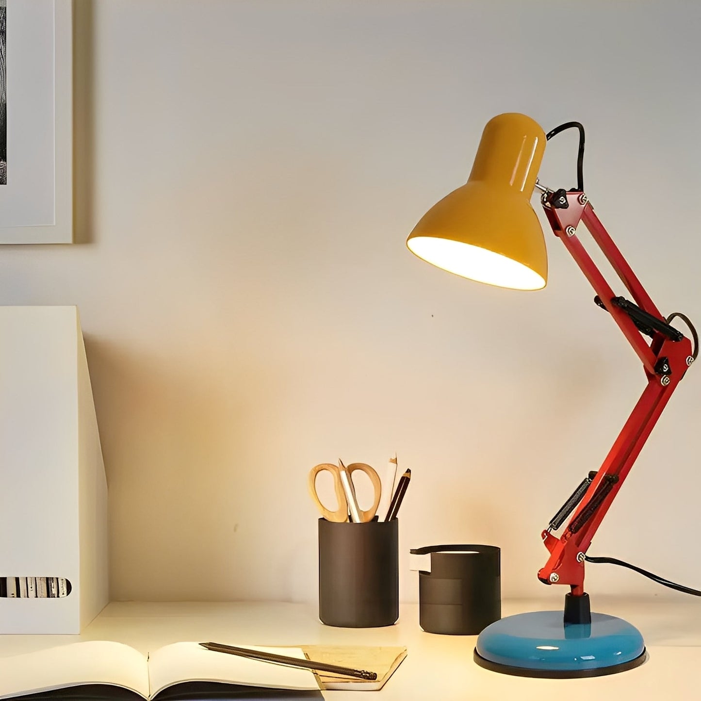 Felice – Einfache Schreibtischlampe mit langem Arm