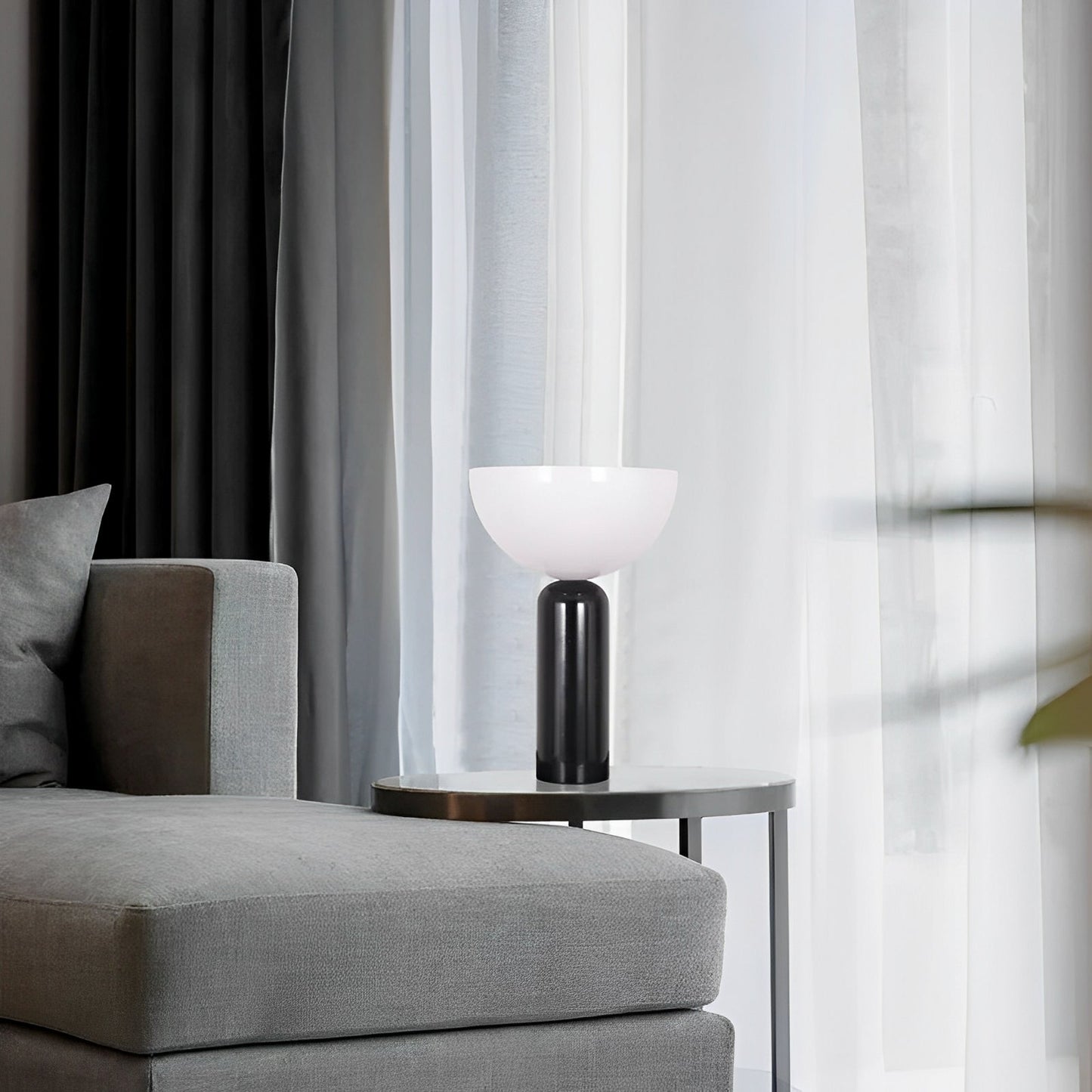 Raja – Schicke Tischlampe mit Marmorfuß und stilvollem Design