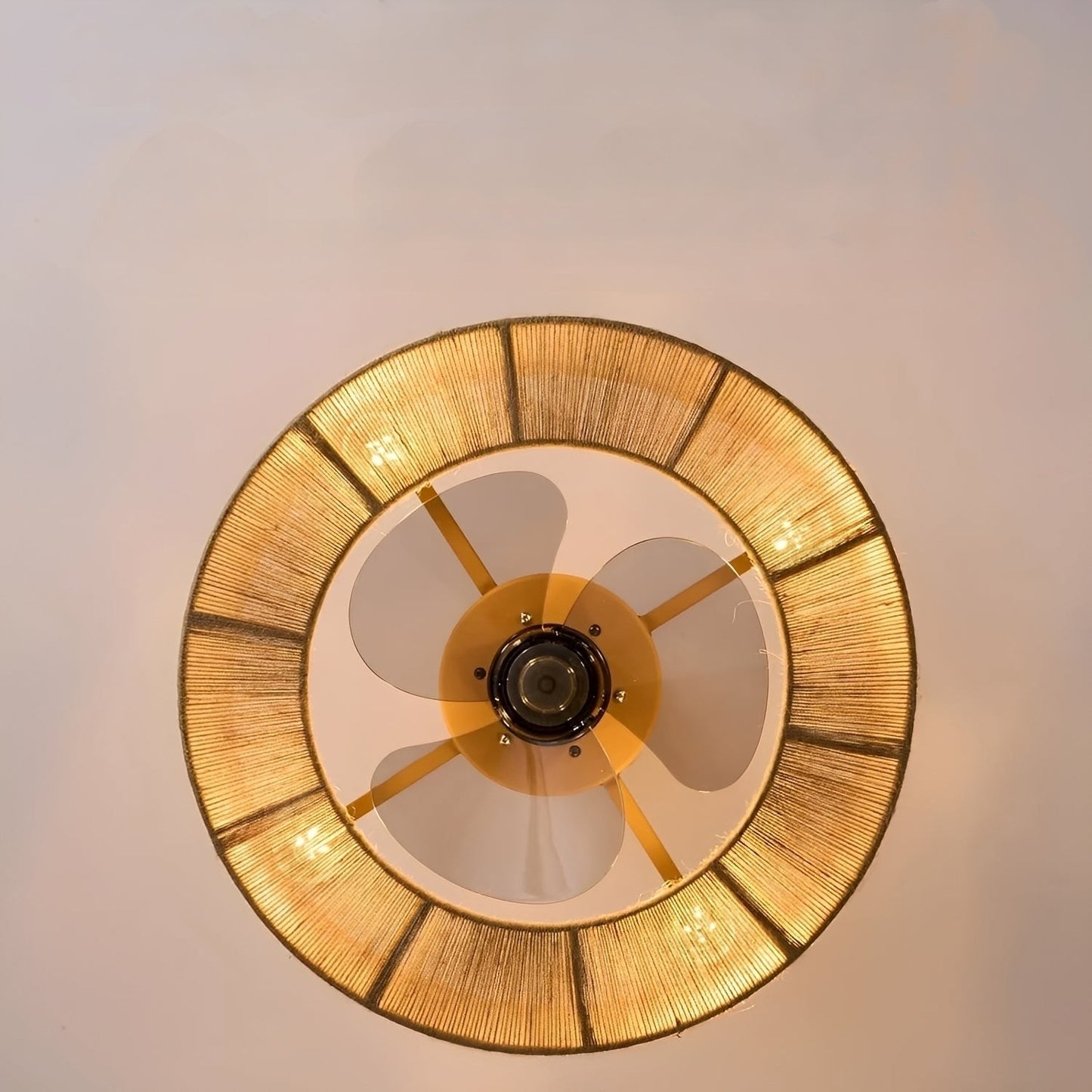 Reina – Retro-Deckenventilator mit Rattan-Lampe