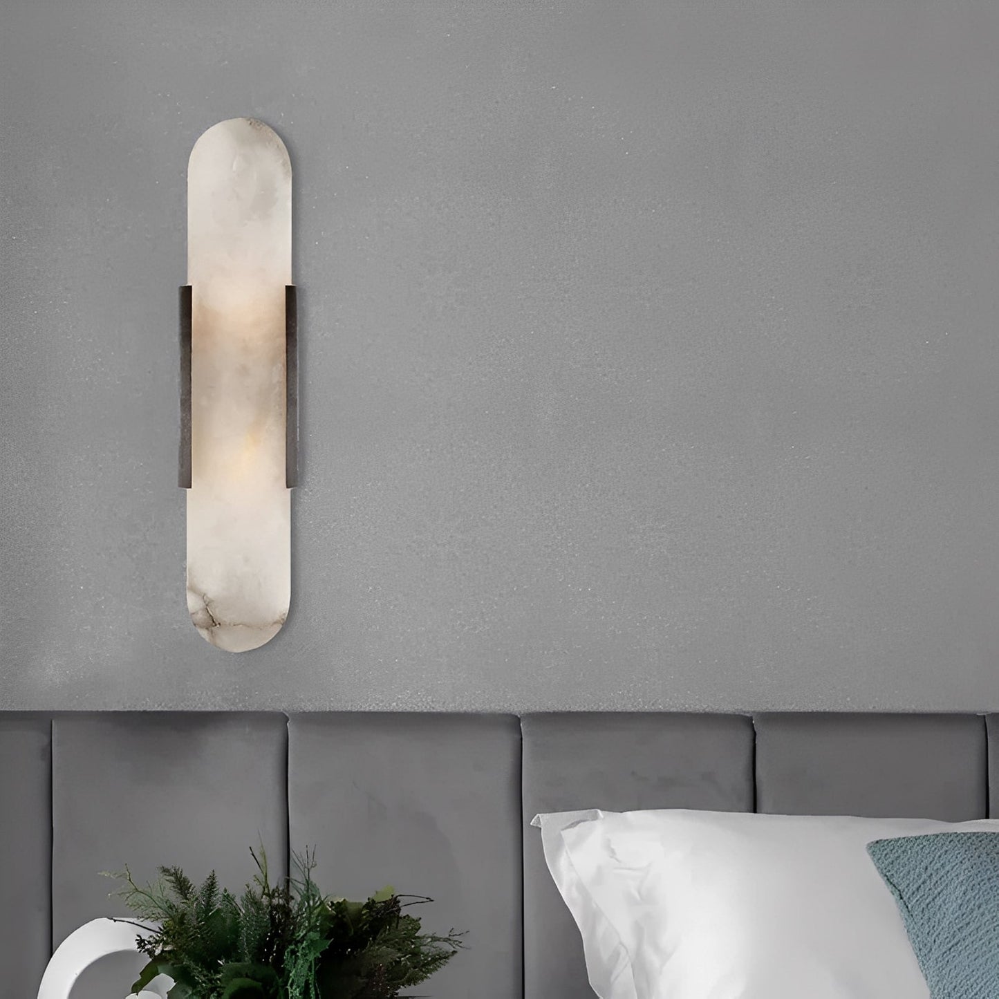 Maris – Zeitgemäße Wandlampe aus Naturmarmor