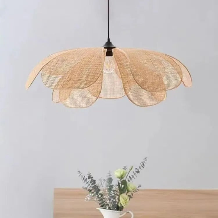 Aurelia – Handgemachte Rattan-Blüten-Pendelleuchte