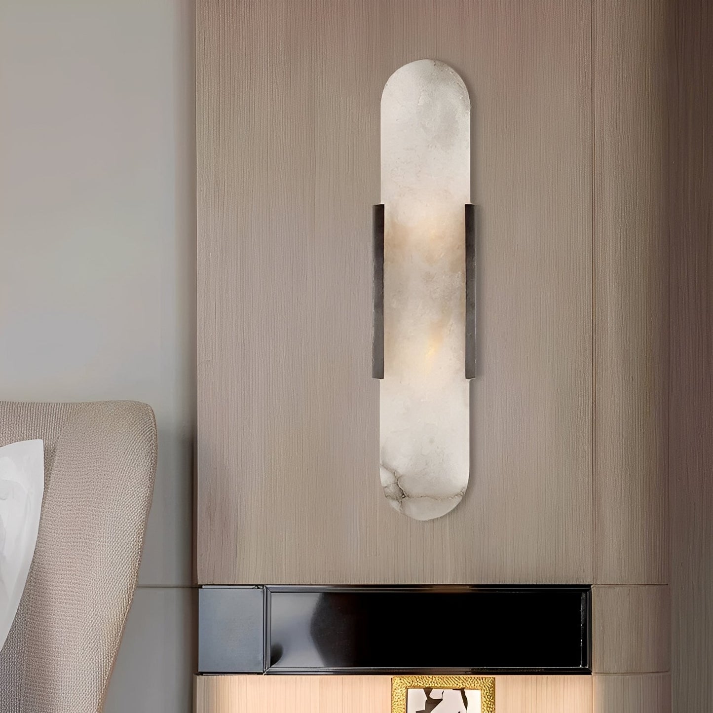 Maris – Zeitgemäße Wandlampe aus Naturmarmor