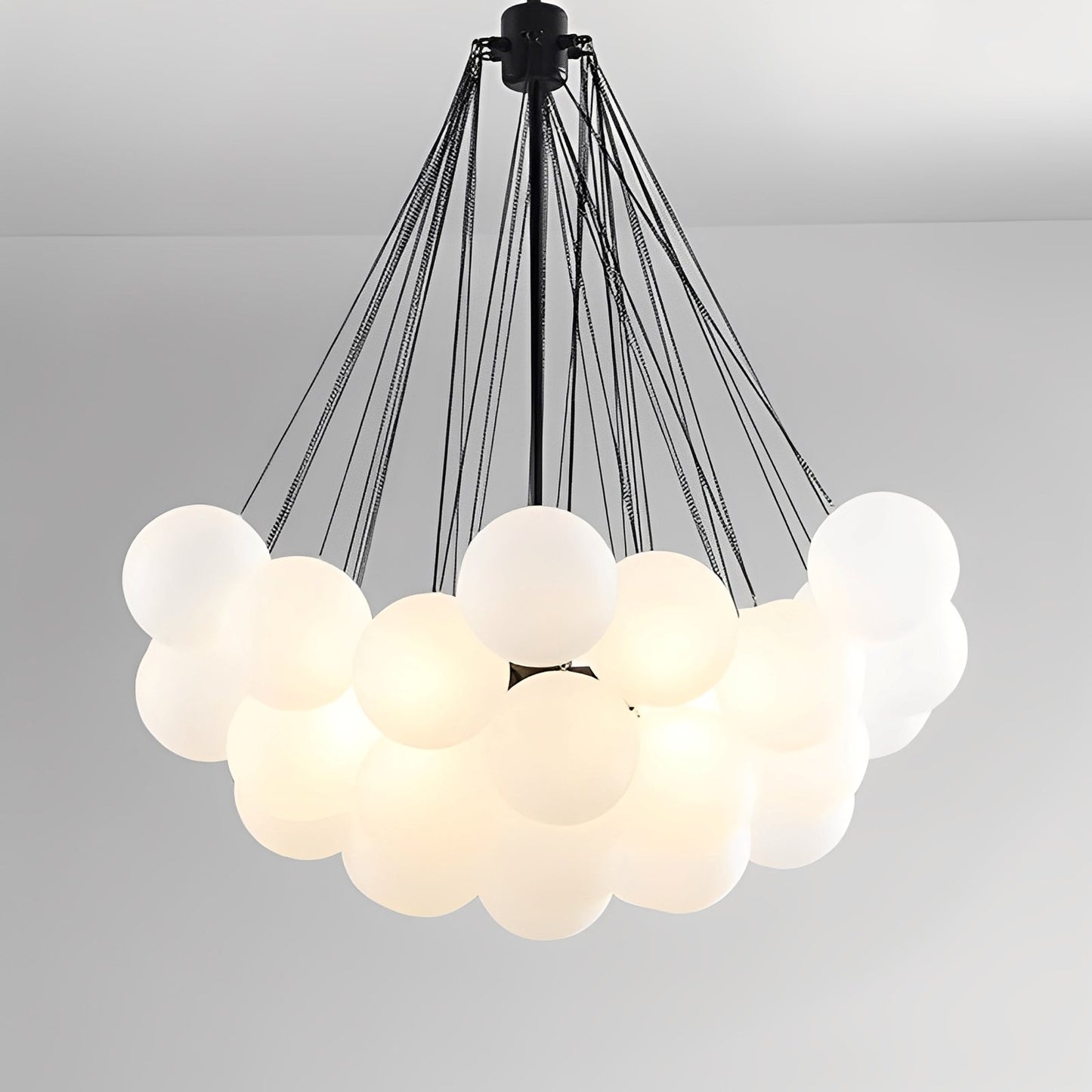 Nova – Dekorativer Nordischer Glasball-Leuchter