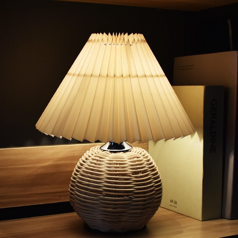 Elodia – Gefaltete Lampe für den Nachttisch