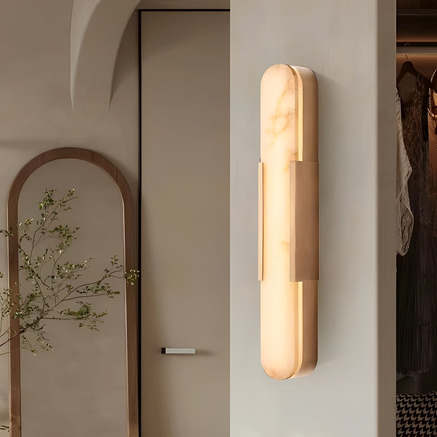 Maris – Zeitgemäße Wandlampe aus Naturmarmor