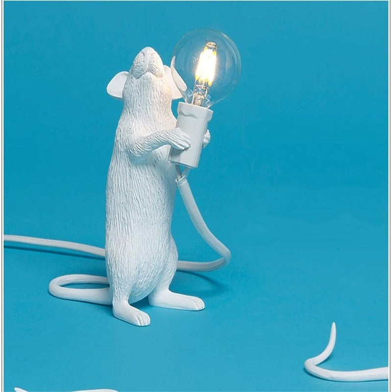 Nilla – Kleine kreative Mauslampe aus Kunstharz im nordischen Design