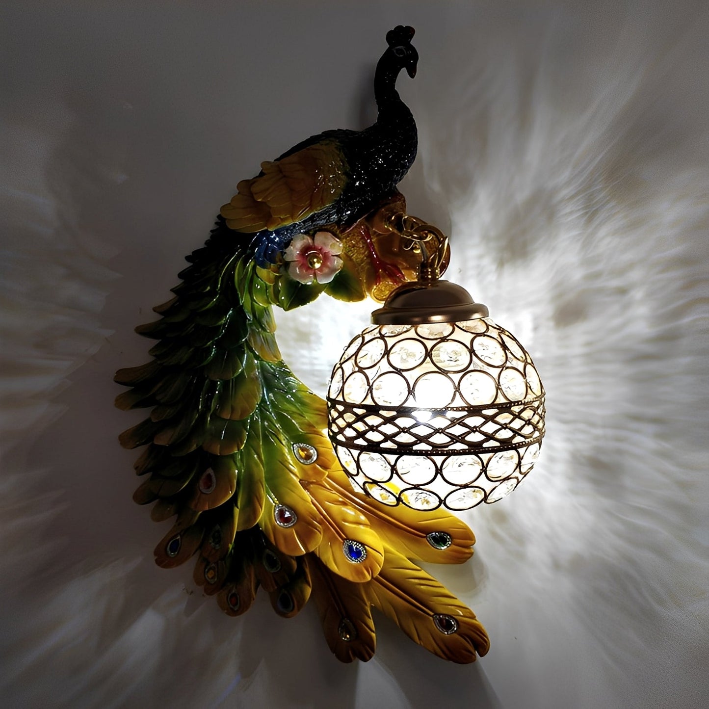 Seraphina – Künstlerische Pfauen-Wandlampe
