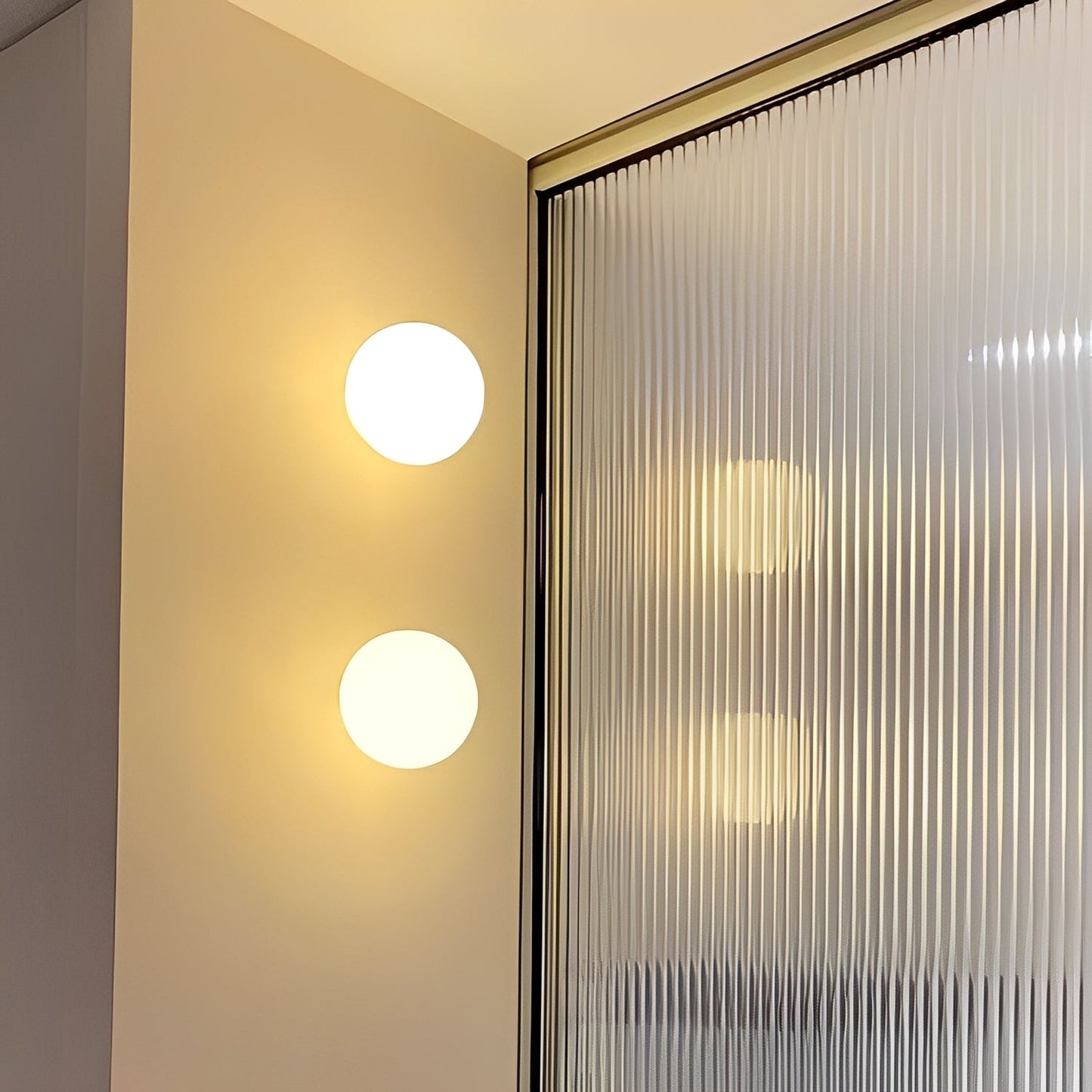 Mira – Einfache Glaskugel-Wandlampe