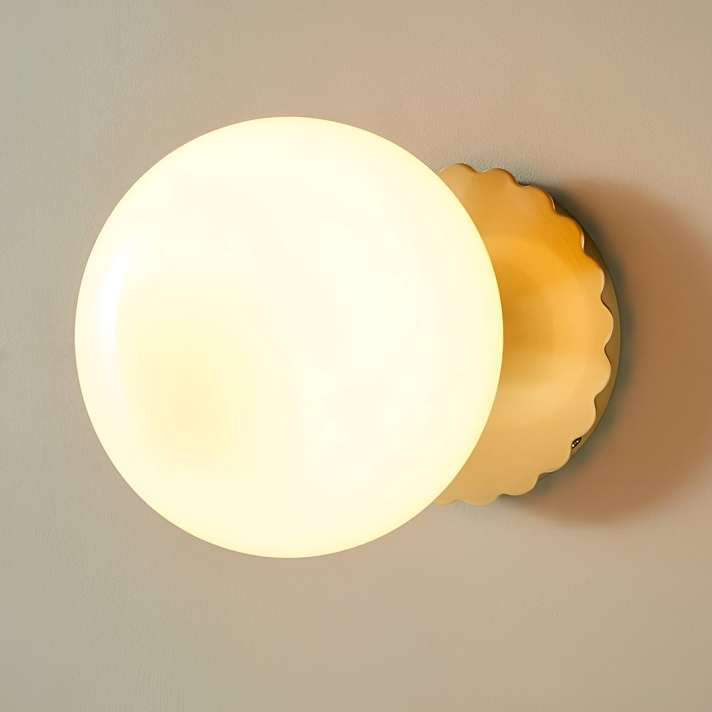 Ylva – Glaswandlampe für Wohn- und Schlafzimmer