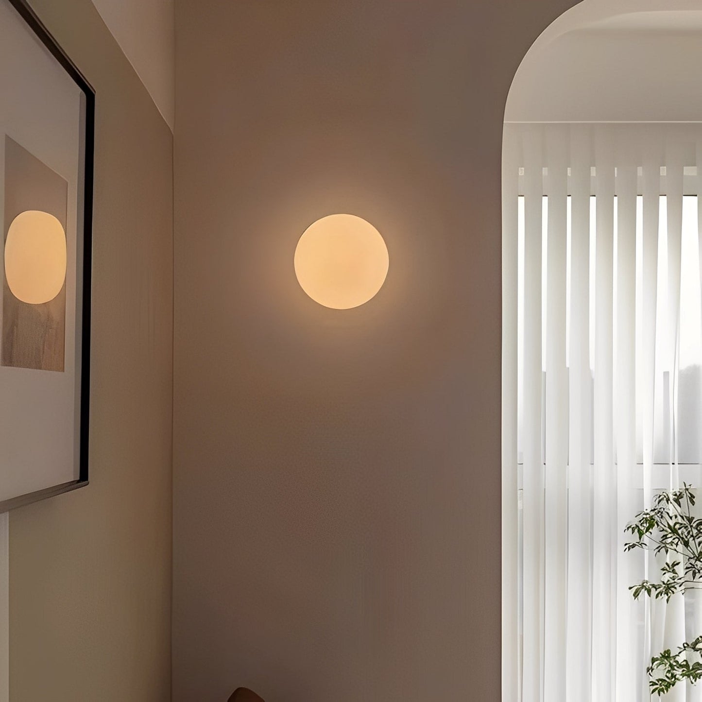Mira – Einfache Glaskugel-Wandlampe