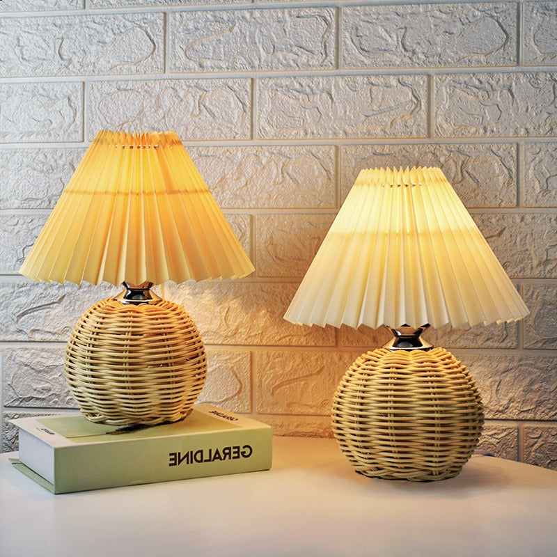 Elodia – Gefaltete Lampe für den Nachttisch