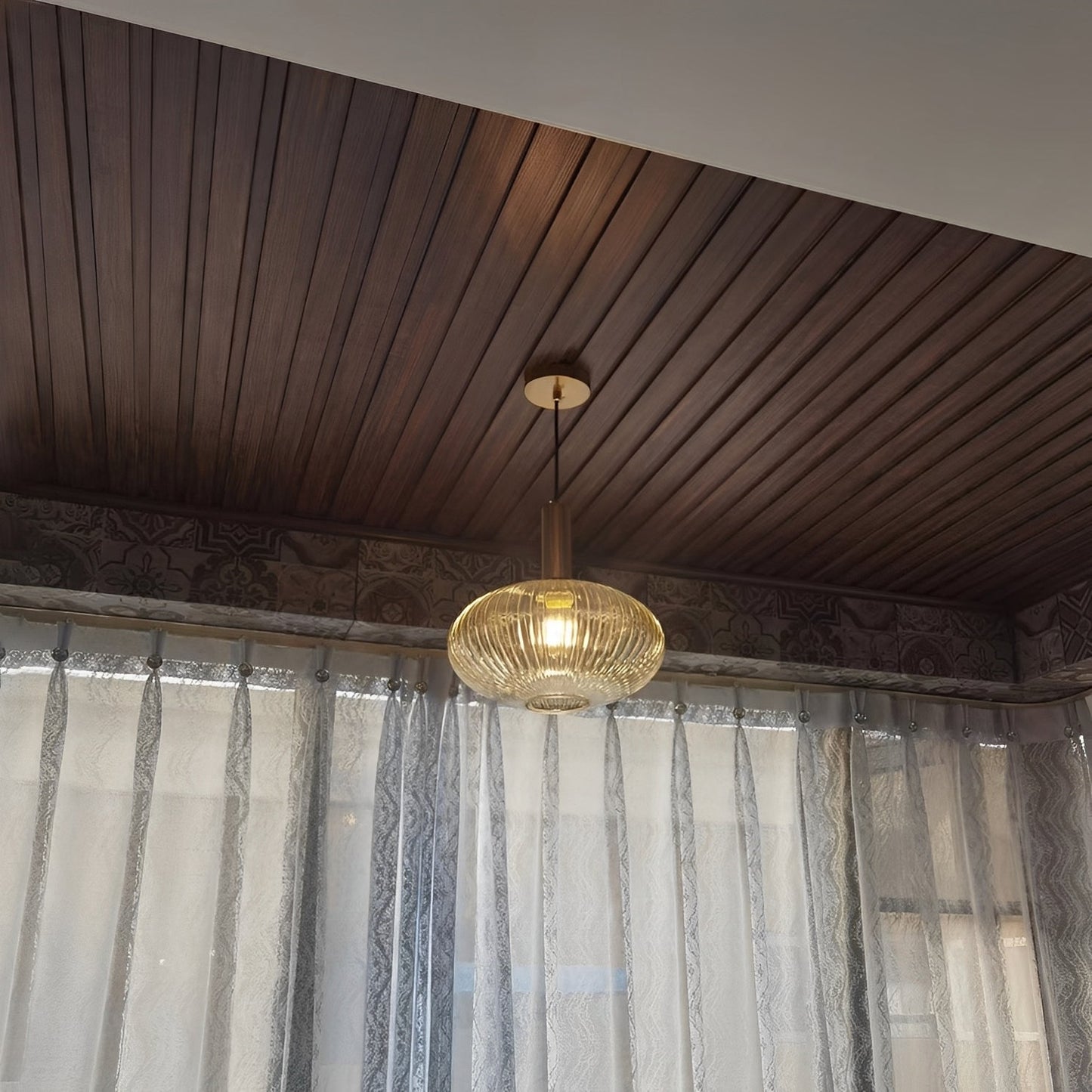 Noah – Moderne Hängelampe aus Glas im Retro-Luxus-Design