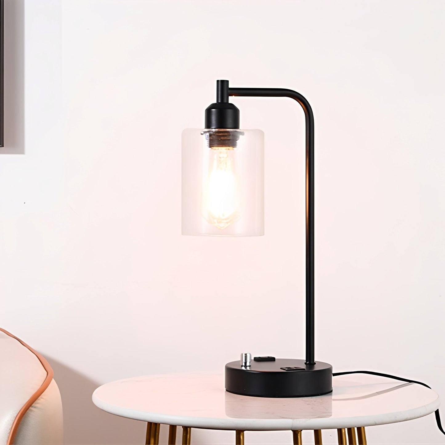Carmina – Tischlampe mit USB-Ports & Stufenloser Helligkeitseinstellung