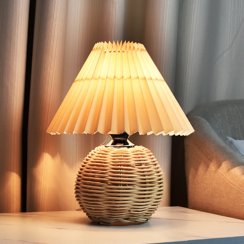 Elodia – Gefaltete Lampe für den Nachttisch