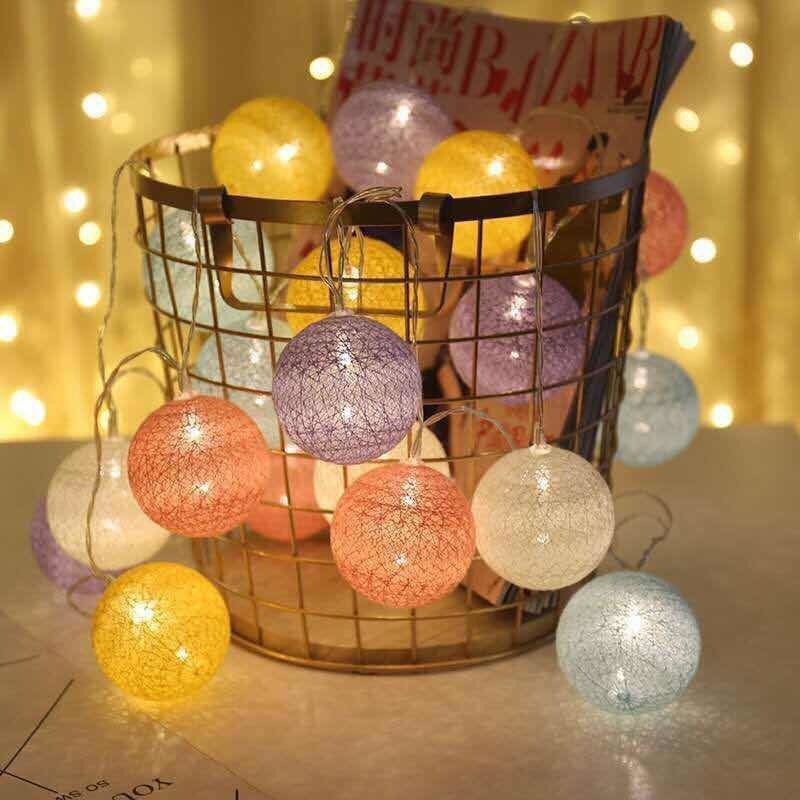 Hazel – Farbige LED-Kugellichterkette aus Baumwolle