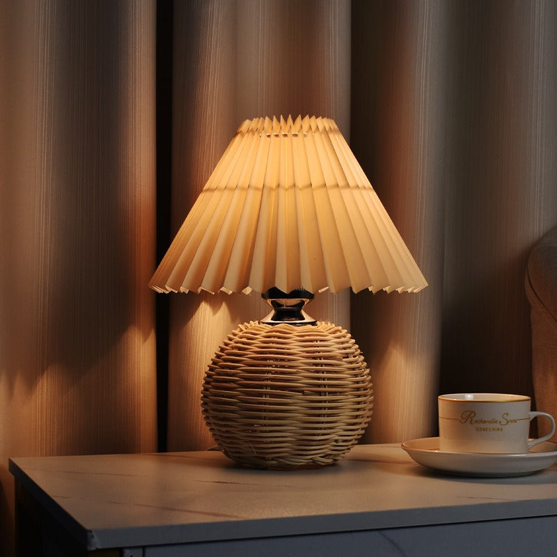 Elodia – Gefaltete Lampe für den Nachttisch
