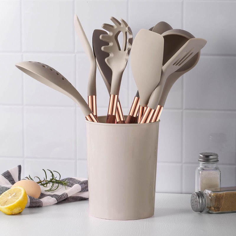 Liora – Silikon-Küchenutensilien-Set mit Holzgriffen und Halter