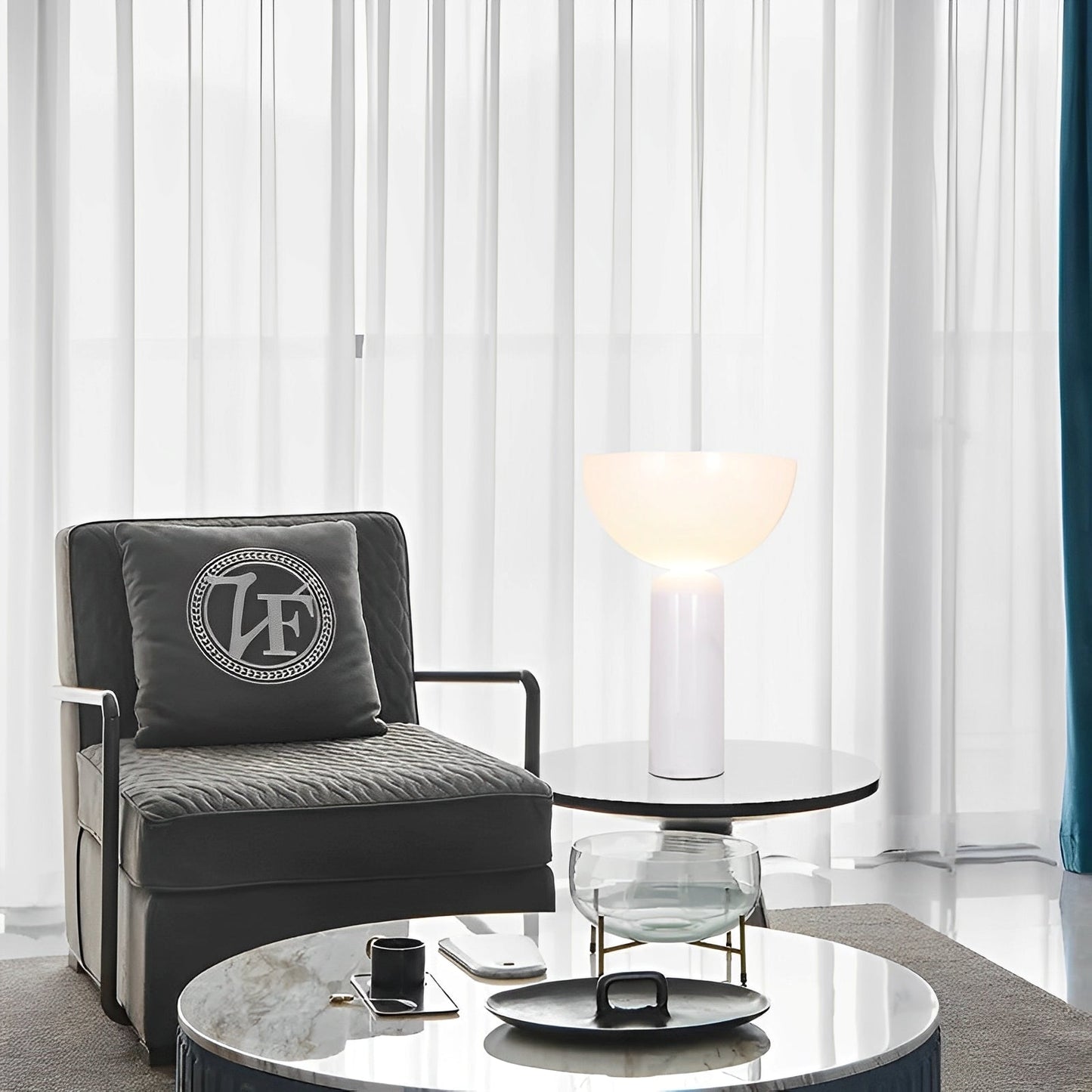 Raja – Schicke Tischlampe mit Marmorfuß und stilvollem Design