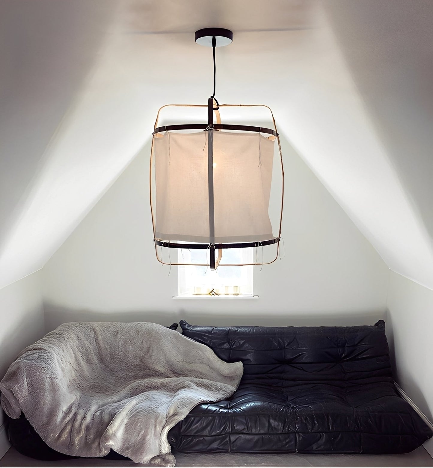 Yuka – Schlichte Deckenlampe aus Gaze und Bambus