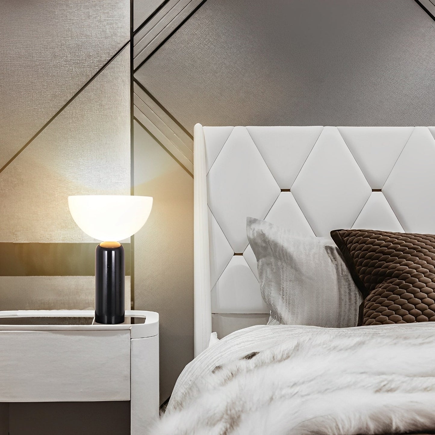 Raja – Schicke Tischlampe mit Marmorfuß und stilvollem Design