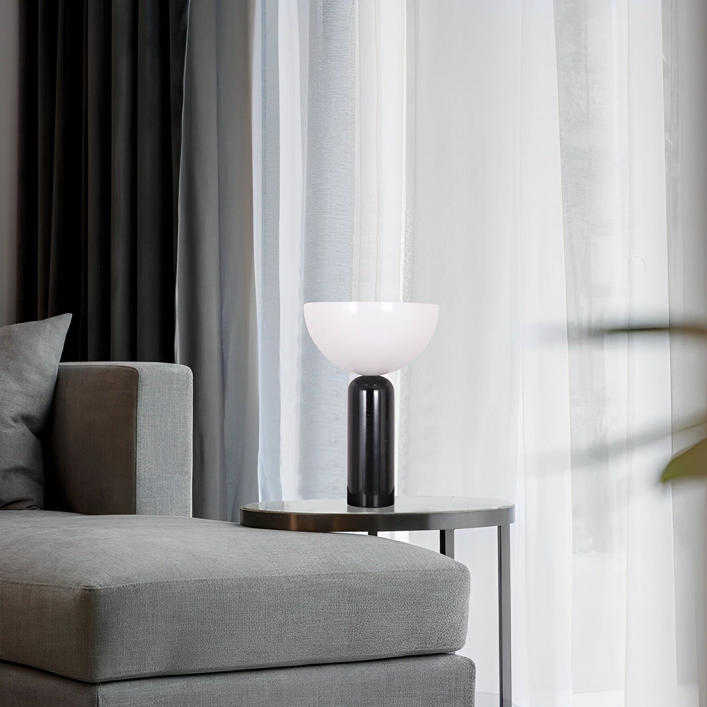 Raja – Schicke Tischlampe mit Marmorfuß und stilvollem Design