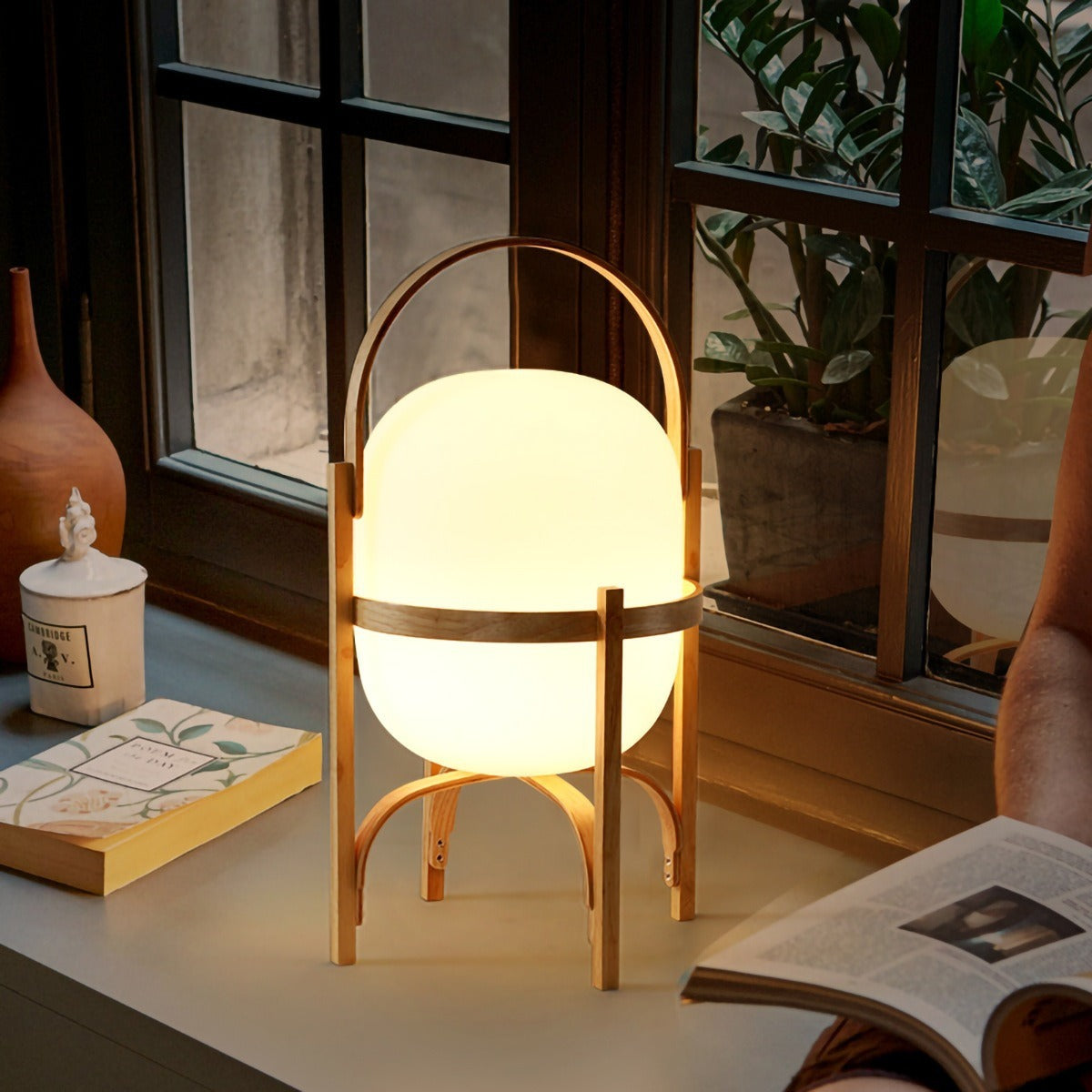 Malin – Holz & Glas Standlampe